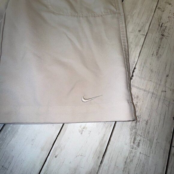 Nike Golf Tour Performance Dri-Fit Shorts / Women’s Large / Bermuda / Beige - Picture 2 of 7